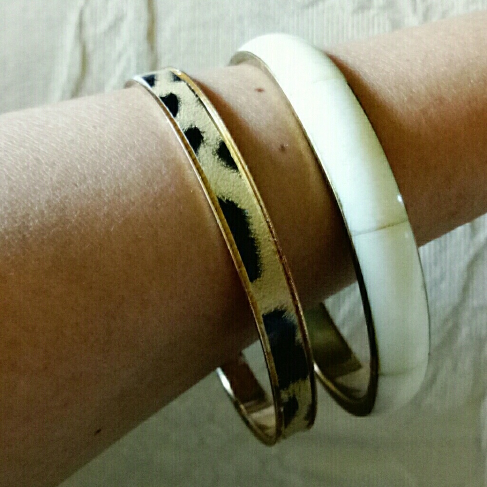 Pair of marble like & leopard print bangles